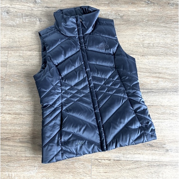 COPY - The North Face - puffer vest in dark blue - size s - Picture 1 of 6